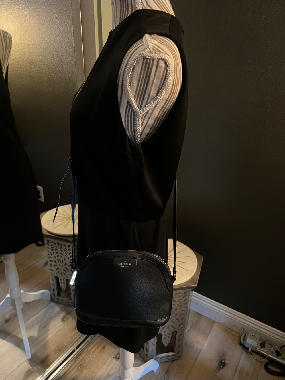 ♠️ Kate Spade, Black Pebbled Leather Dome Crossbody, EUC - Picture 10 of 10